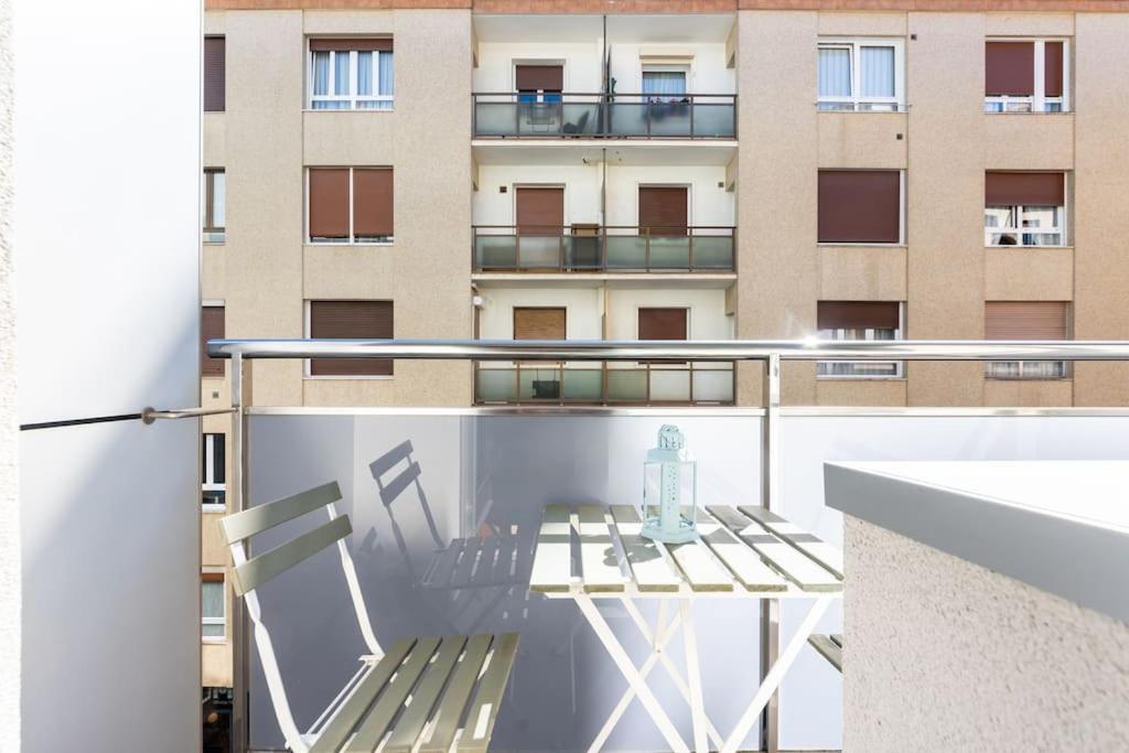 Terraza Playa Y Calle Peatonal Ess03377 سان سيباستيان المظهر الخارجي الصورة